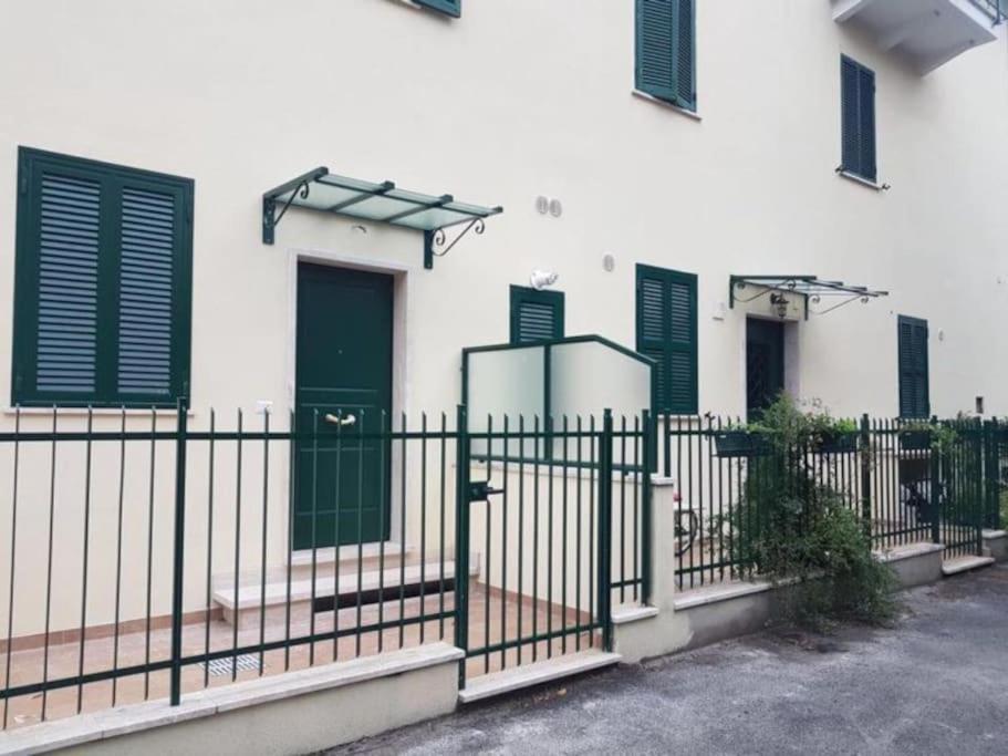 Appartamento Moderno A 15 Minuti Dal Centro Di Roma Екстер'єр фото